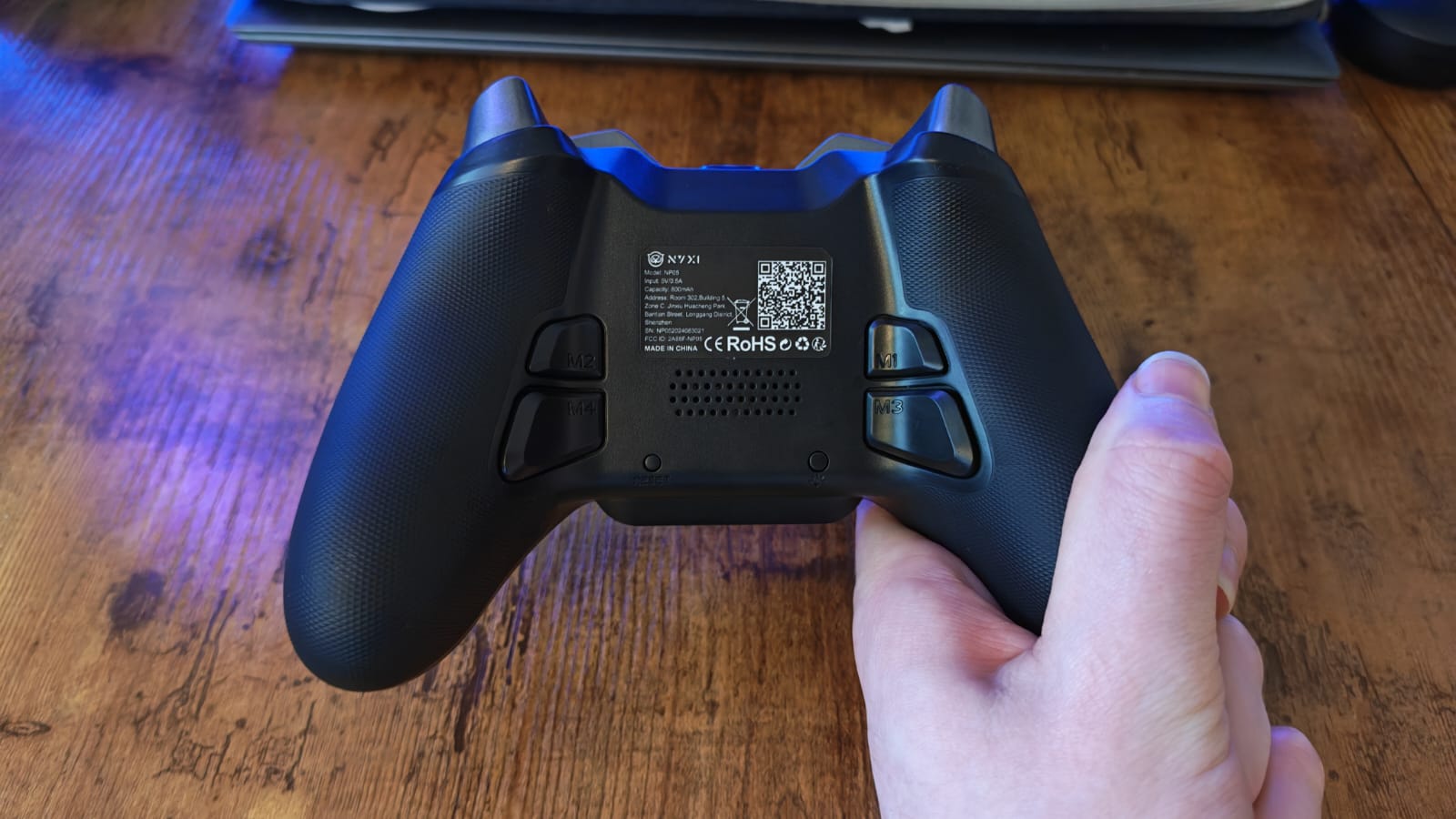 The back buttons on the Nyxi Flexi