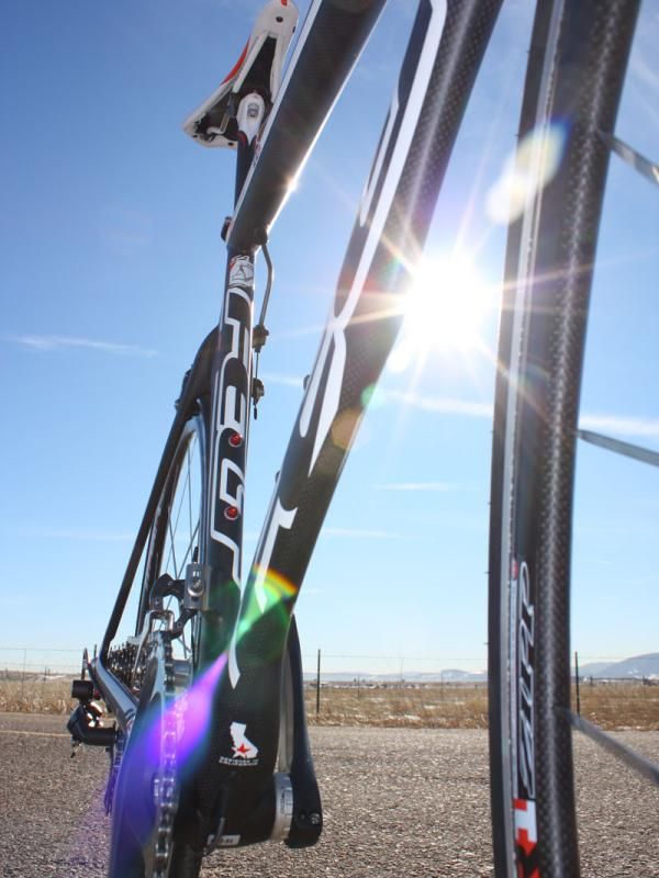 The down tube on the striking AR is very tall in profile but also impressively narrow