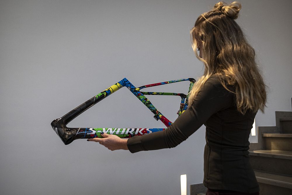 Anna van der Breggen with her world champion Specialized Tarmac SL6 Disc