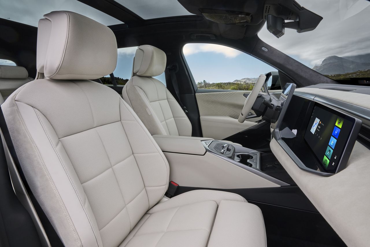 Interior accommodation in the new BMW X5