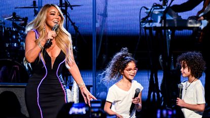 Mariah Carey and her daughter gave a beautiful duet 