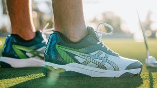 Person wearing the Asics gel cource ace