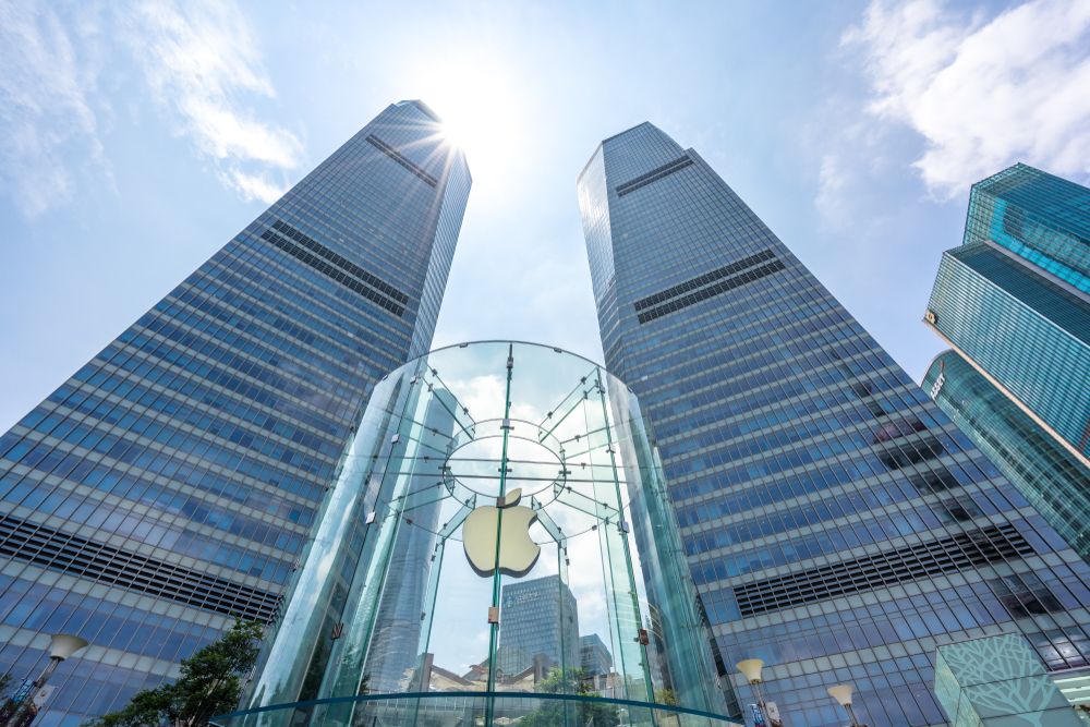 The Apple office in California, from below 