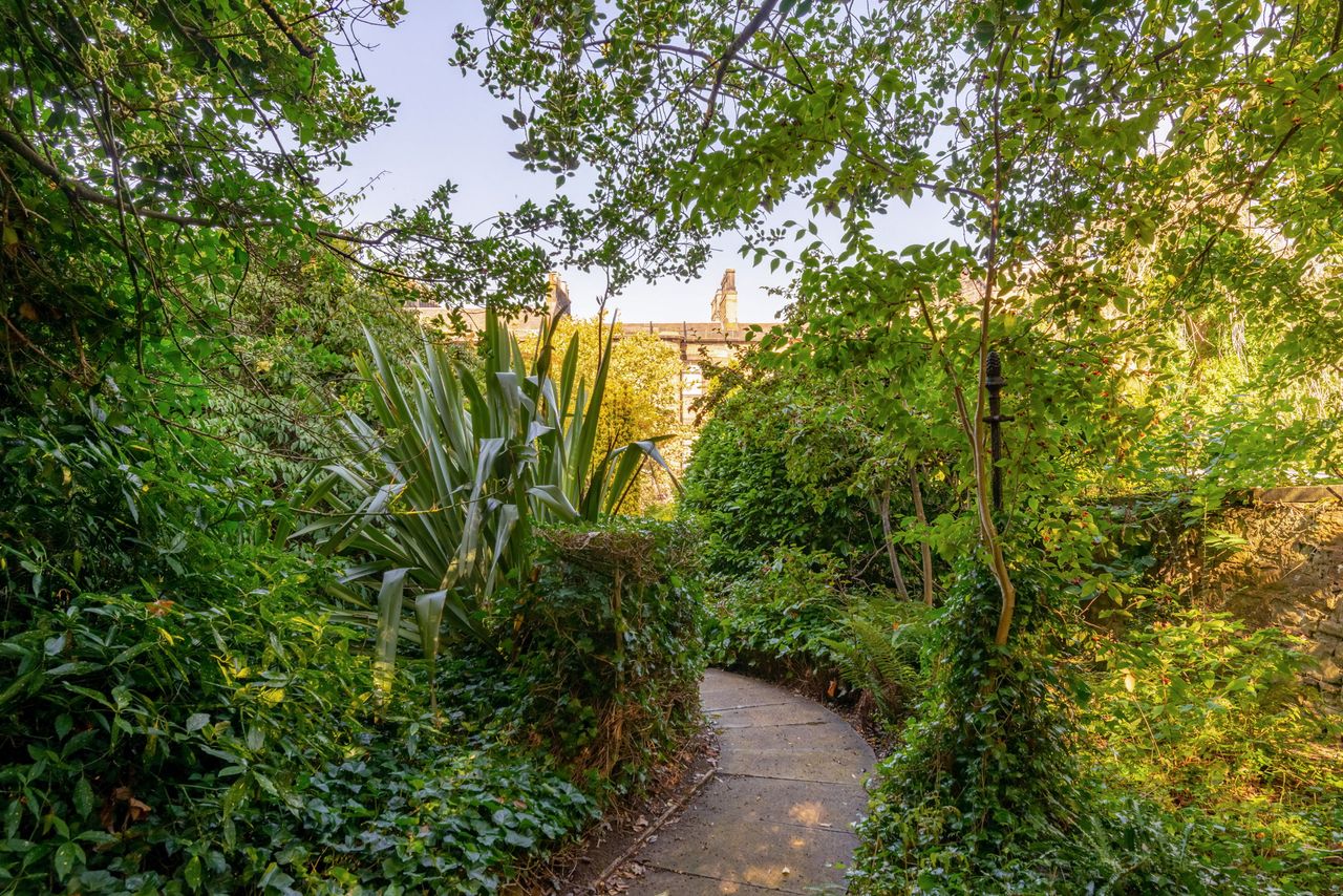 Images of a propety in Royal Terrace, Edinburgh