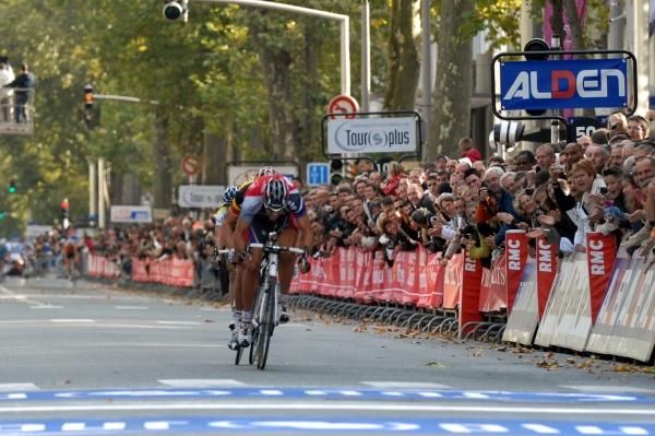The sprint for the line goes to Philippe Gilbert (Silence-Lotto)
