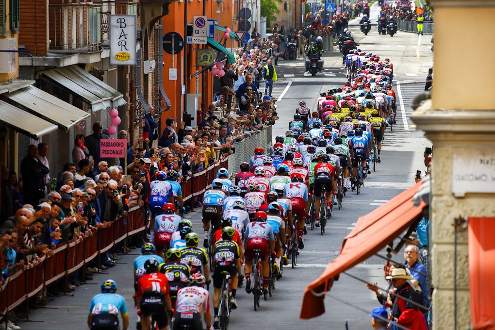 The Giro peloton in flight during stage 10