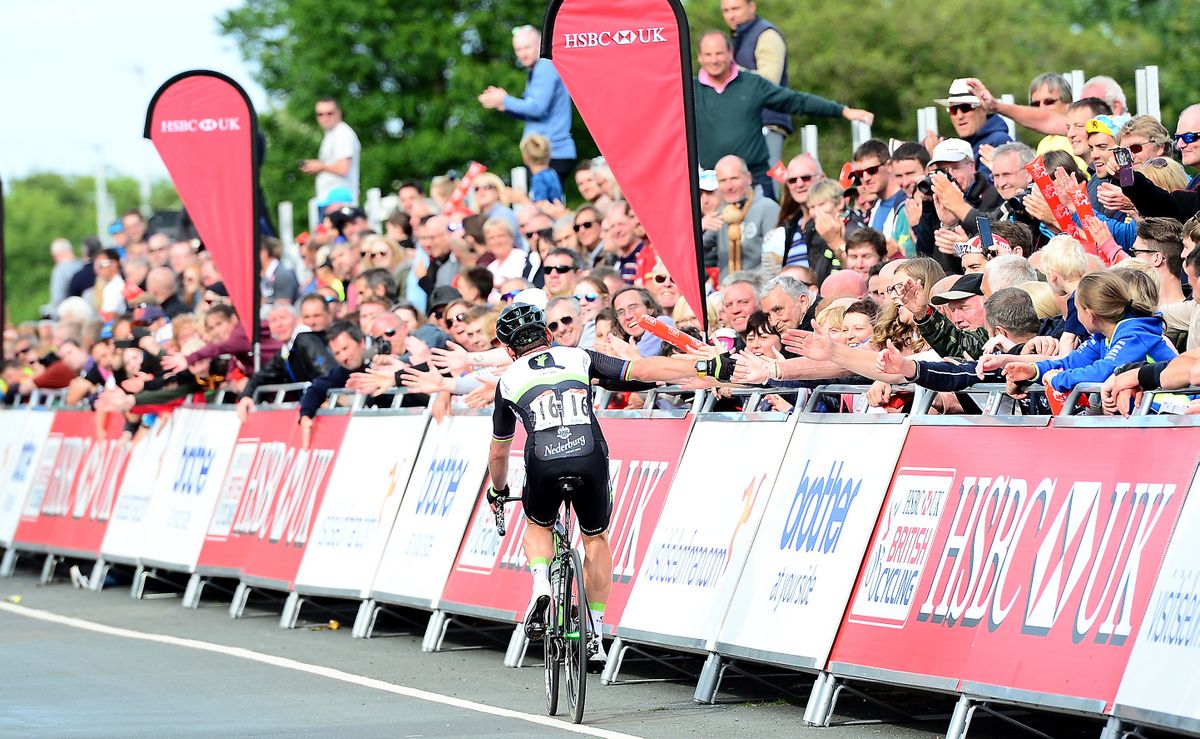Mark Cavendish had time for the fans