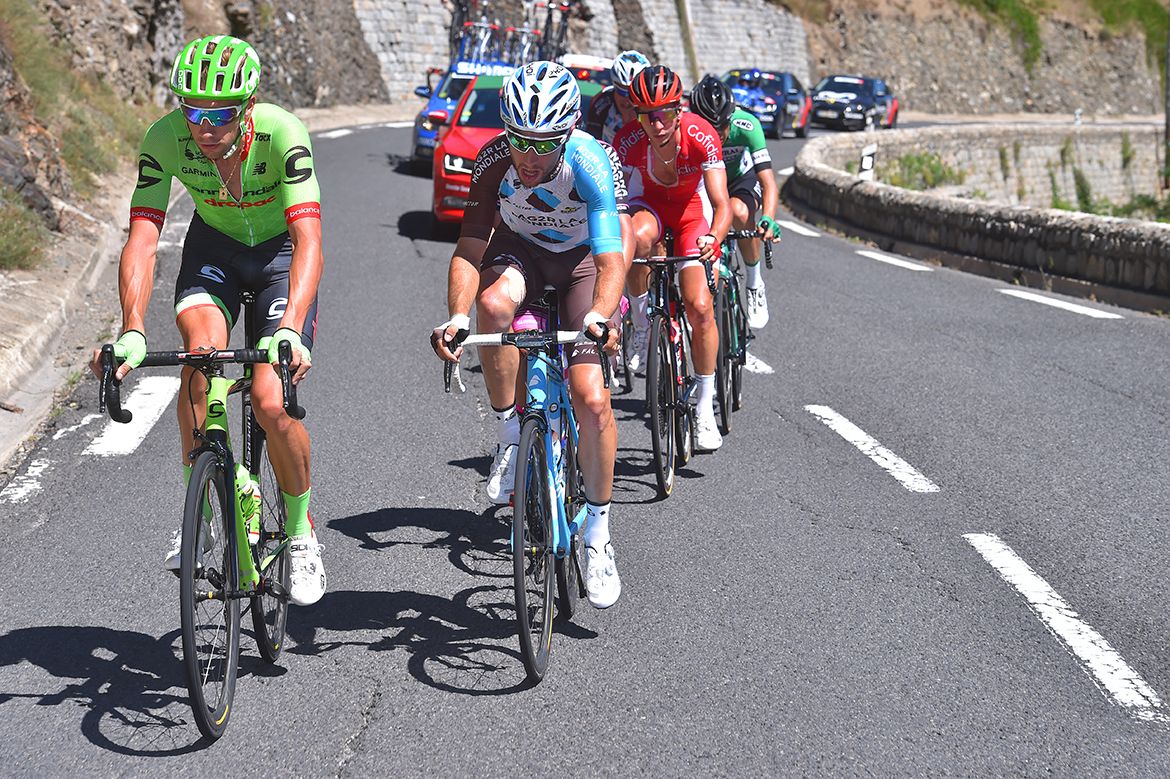 The breakaway begins to form