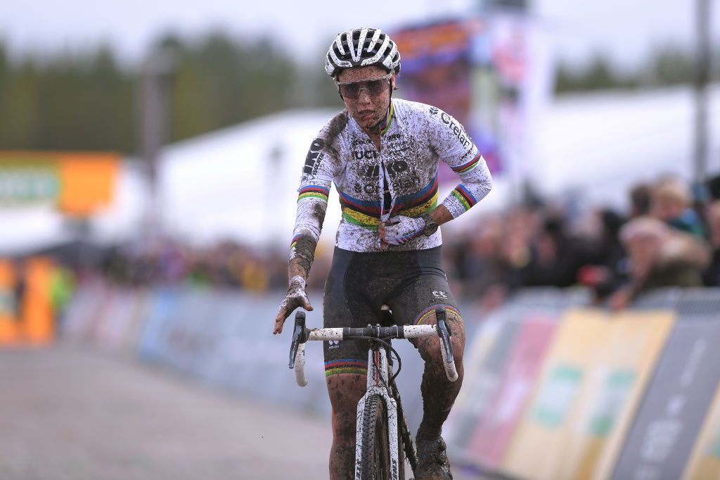 Sanne Cant overcame injury and illness to take second