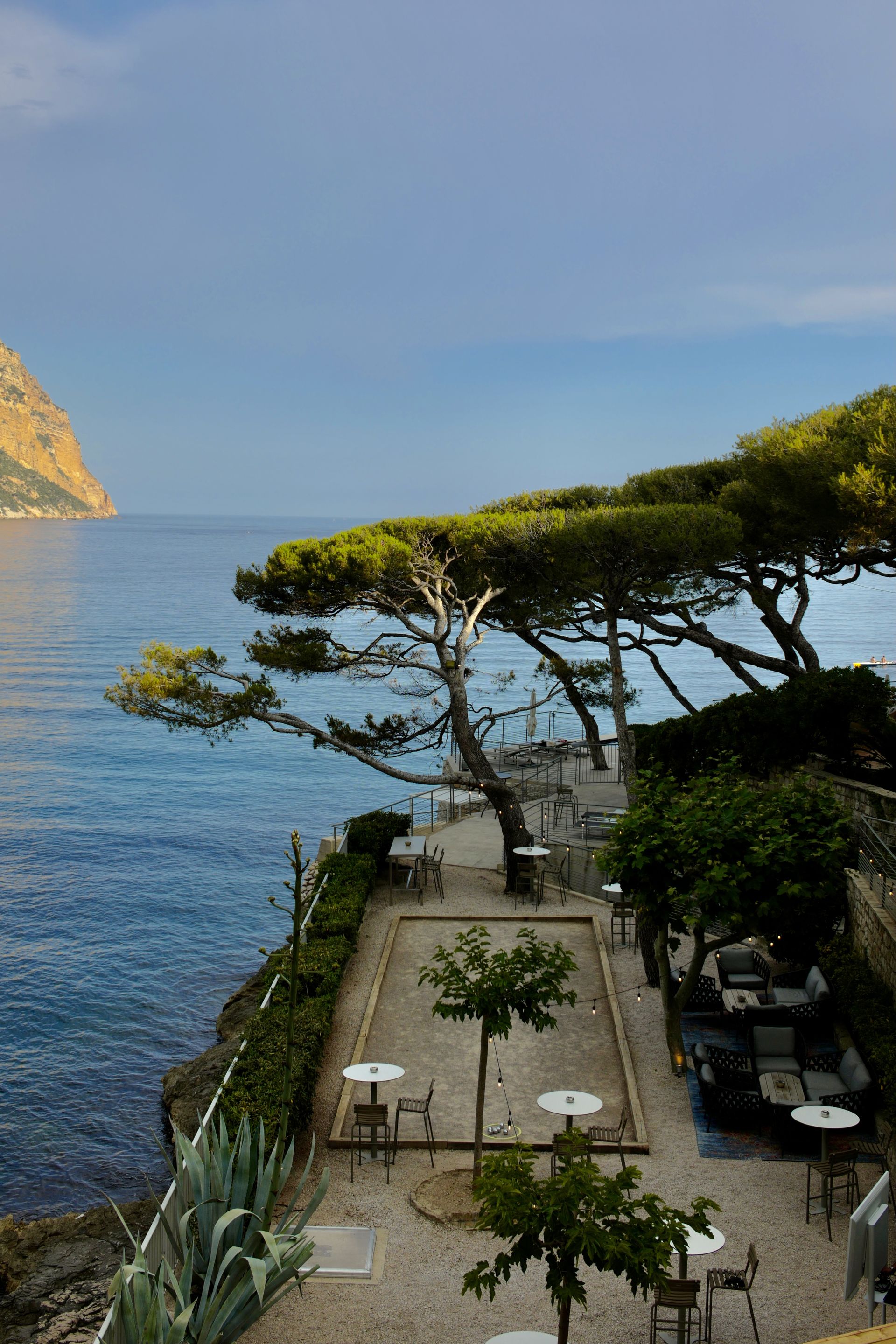 pétanque court beside sea