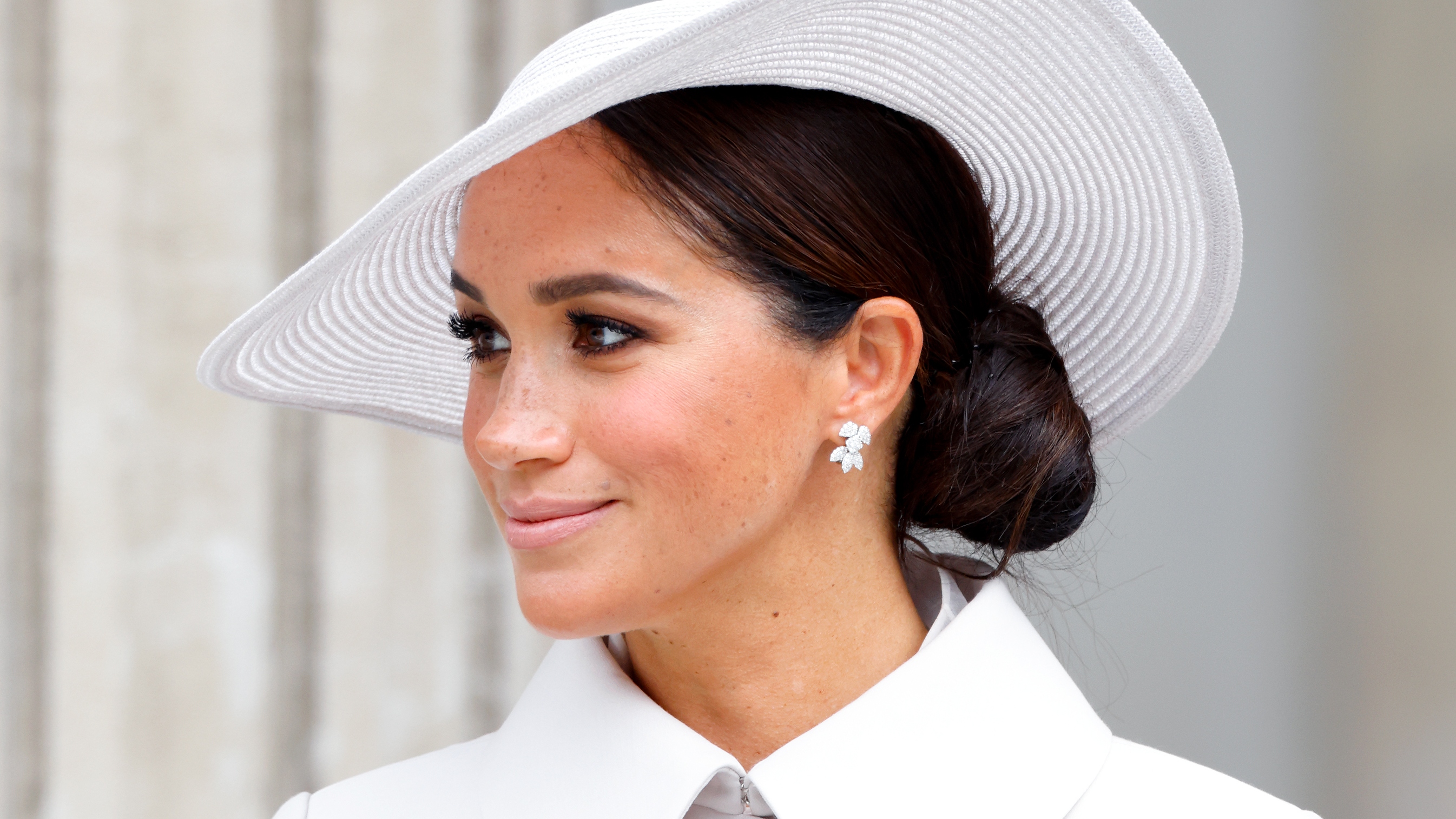 Oblíbená řasenka Meghan Markle