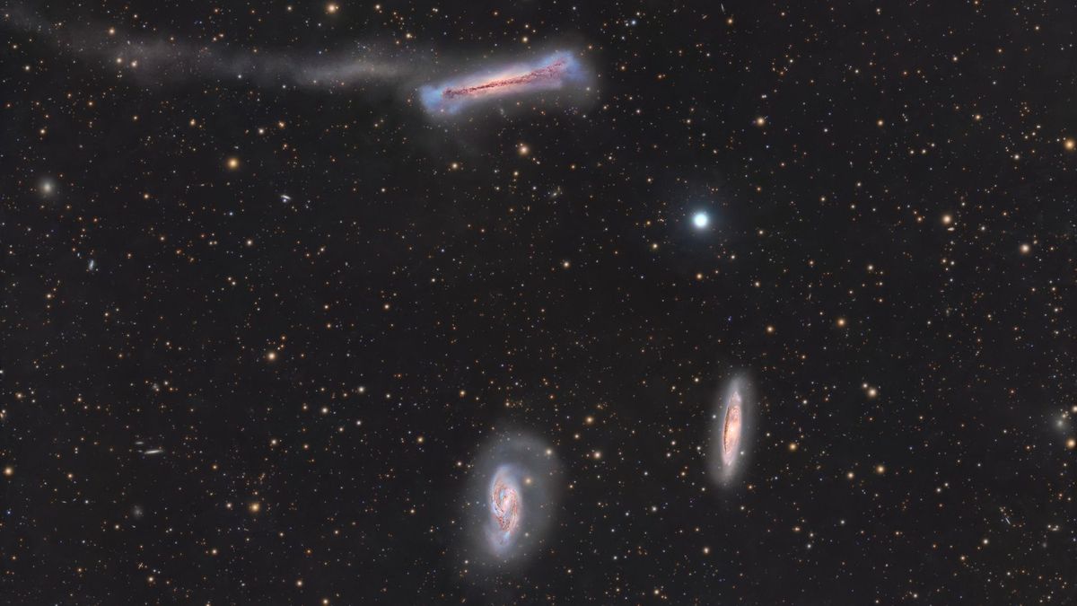Astrophotographer captures breathtaking view of 548 galaxies from a balcony