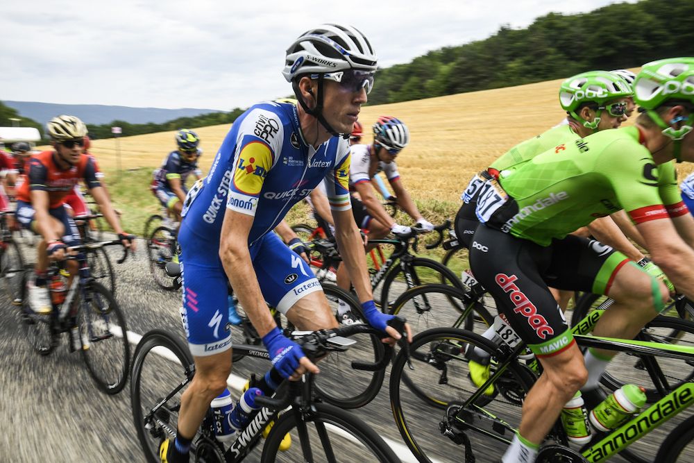 Dan Martin in the peloton during stage 9