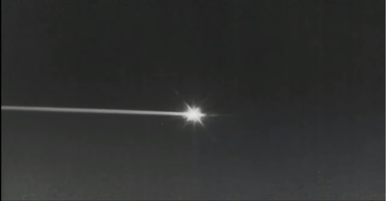 Brilliant streak of a Shenzhou 15 space capsule across the sky