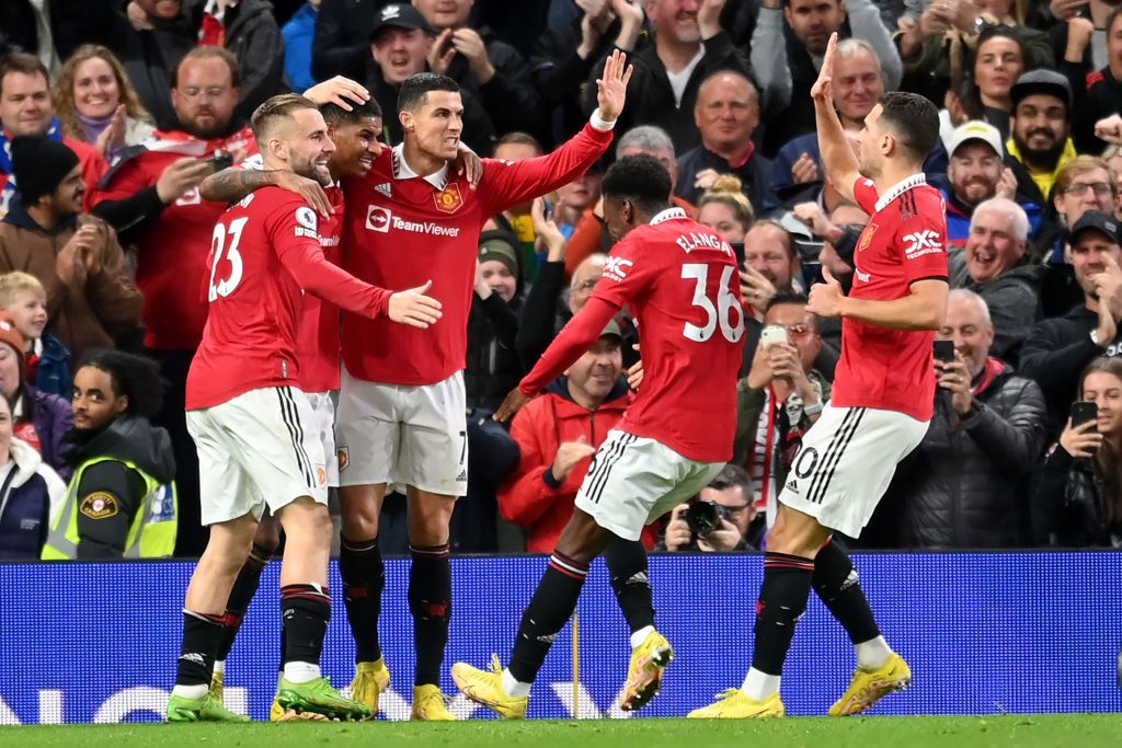 Marcus Rashford of Manchester United celebrates with Cristiano Ronaldo, Luke Shaw, Anthony Elanga and Diogo Dalot after scoring their team&#039;s first goal during the Premier League match between Manchester United and West Ham United at Old Trafford on October 30, 2022 in Manchester, England. (Photo by Michael Regan/Getty Images)