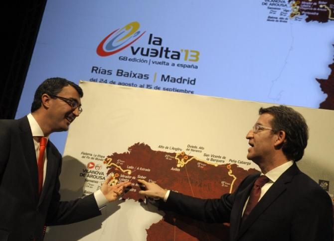 Director of La Vuelta cycling tour of Spain Javier Guillen (L) and Galicia's Regional President Alberto Nunez Feijoo pose next to the roadmap of the 2013 Vuelta