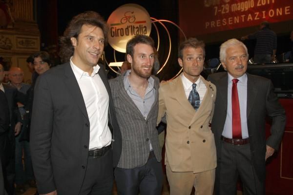 No hard feelings. Michele Scarponi, who will ride the 2011 Giro for Lampre, pictured with erstwhile Androni Giocattoli teammate Francesco Ginanni and manager Gianni Savio.