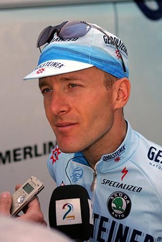 Levi Leipheimer (Gerolsteiner) gives his morning interview before the stage.