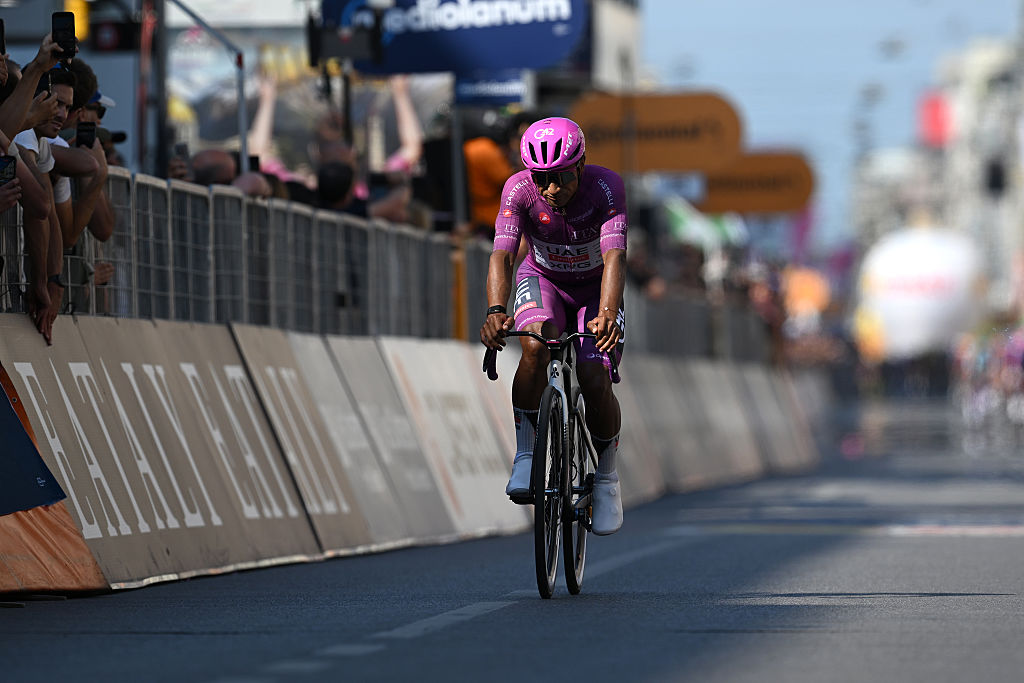 Jhonatan Narváez vs Paul Magnier - Giro d'Italia maglia ciclamino swings in favour of Ecuadorian ahead of the upcoming hilly stages