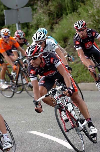 Oscar Pereiro (Caisse d'Epargne) attacked at a downhill, but very far from the finish.