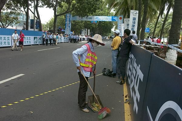 Good to see the photographers' area kept nice and tidy for the finish to stage five in Haikou.