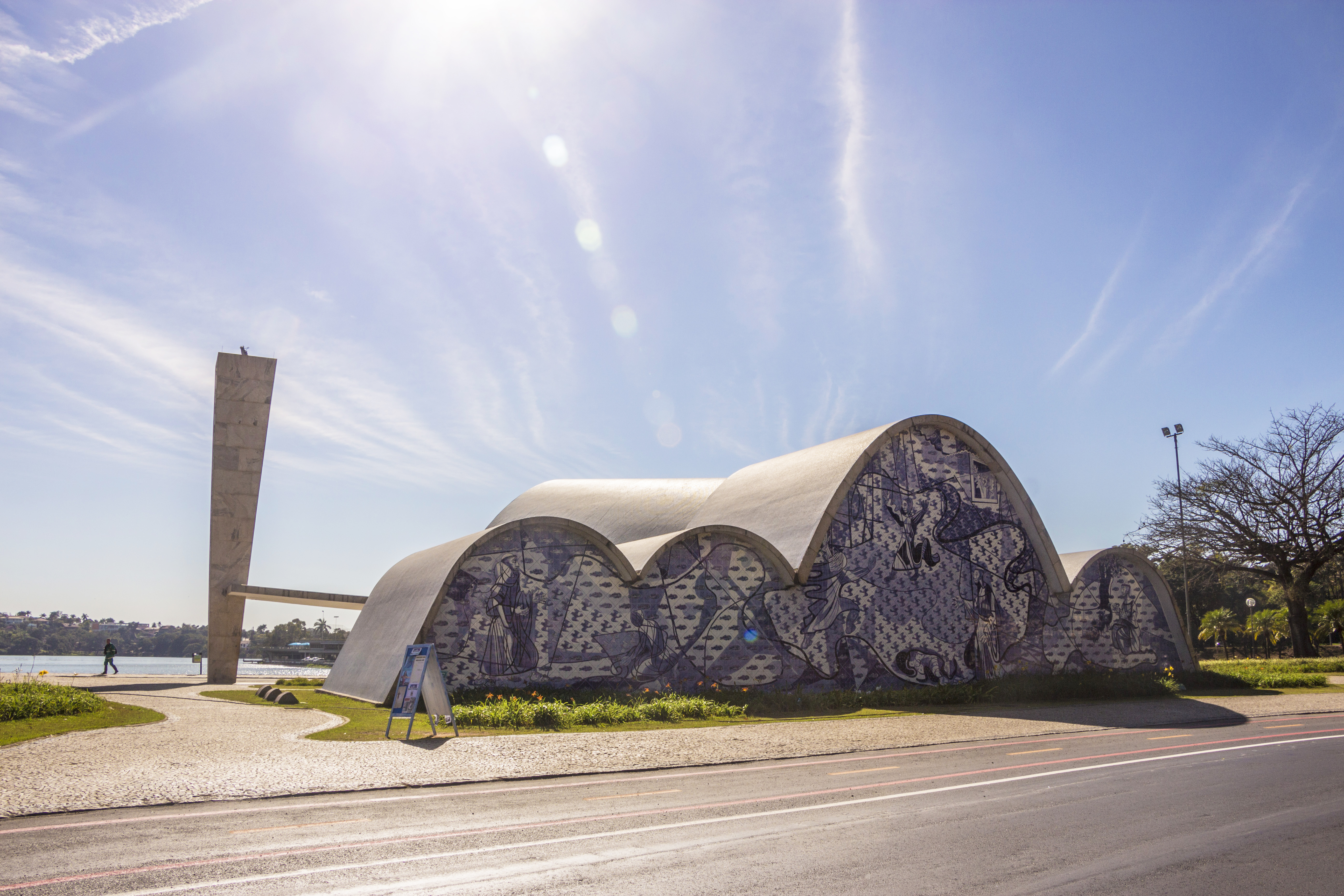 Church of St. Francis of Assis, designed by Oscar Niemeyer, Lagoa da Pampulha, Belo Horizonte, Minas Gerais, Brasil. (Photo by: AGB Photo Library/ Universal Images Group via Getty Images)