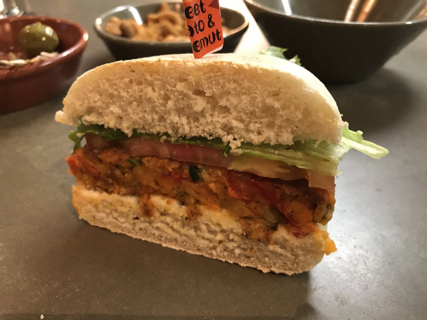 heres-what-everything-on-the-new-veggie-friendly-nandos-menu-tastes-like-2-1556669721-QhP3-column-width-inline