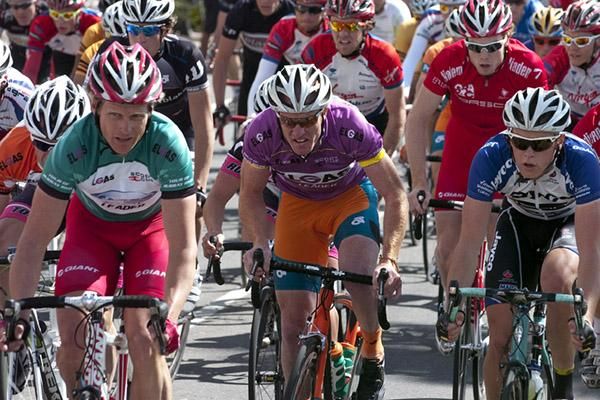 Tour leader Joel Pearson (Genesys Wealth Advisers) is flanked by Stuart Shaw (Drapac Porsche) and Rohan Dennis (Team Jayco Skins) back in the chasing peloton.