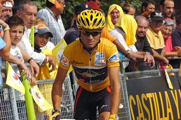 Alejandro Valverde (Caisse d'Epargne) rolls up