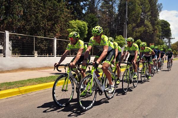 The Farnese Vini-Selle Italian team has a day of training in Argentina