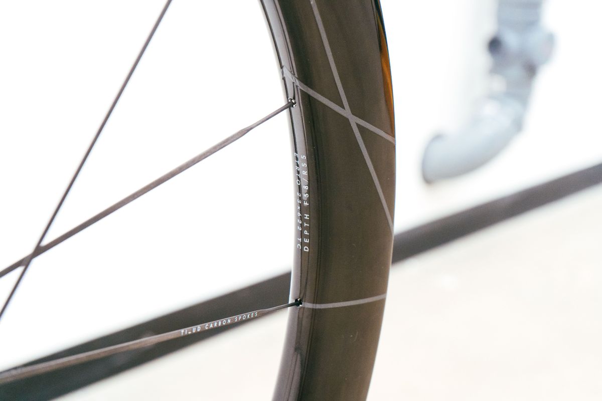 Hunt Limitless 5AM Carbon Spoke