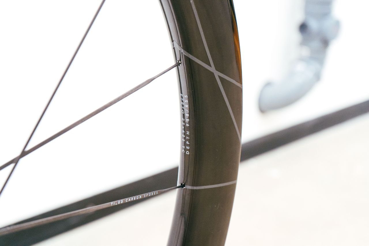 Hunt Limitless 5AM Carbon Spoke