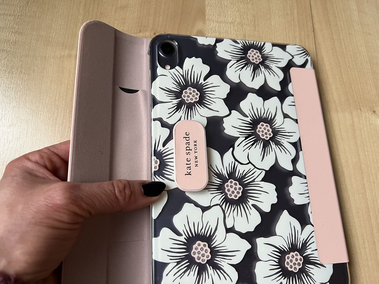 Kate Spade Protective Folio Ipad Mini 6 Lifestyle Opening