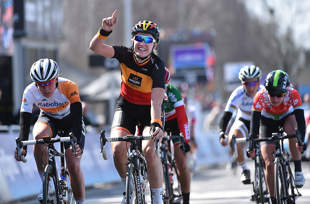 Belgium champion Jolien D'hoore takes bunch sprint for second place at 2015 Tour of Flanders Women