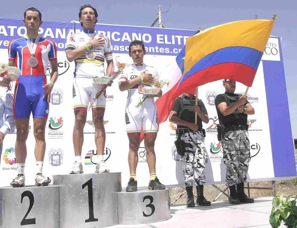 Carlos Oyarzun (2nd, Chile), Ivan Mauricio Casas (1st, Colombia) and Freddy Montana (3rd, Colombia)