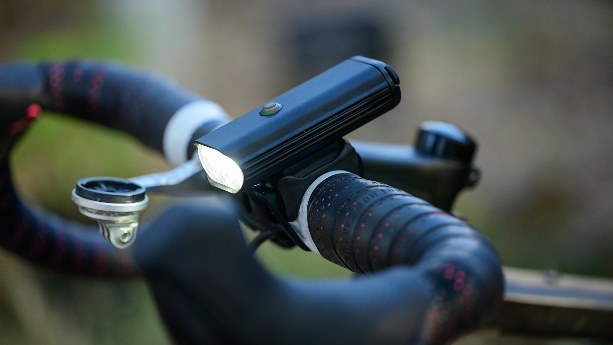 Lezyne Lite Drive 1000XL mounted to a road bike handlebar