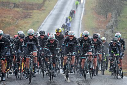 Snowy conditions during Tour of Reservoir 2015, day two