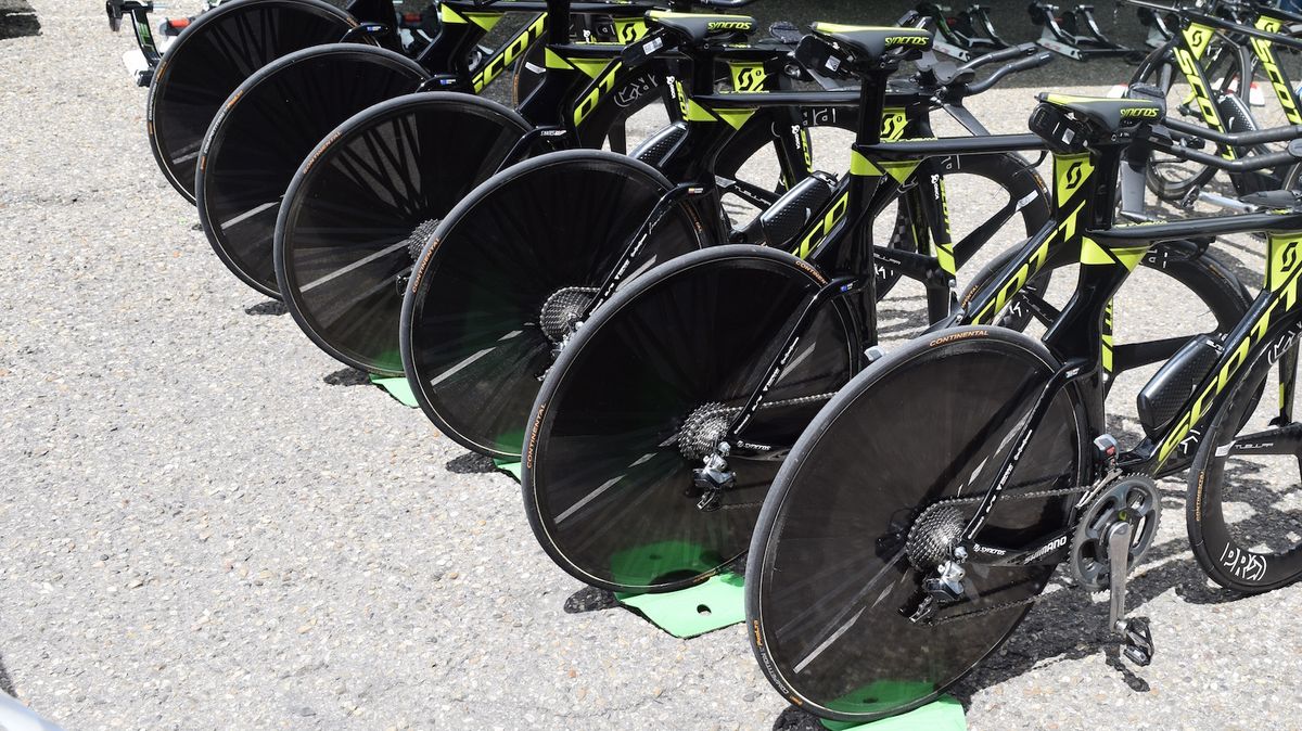 The entire Orica-Scott team ran, what appear to be, Lightweight Autobahn rear wheels