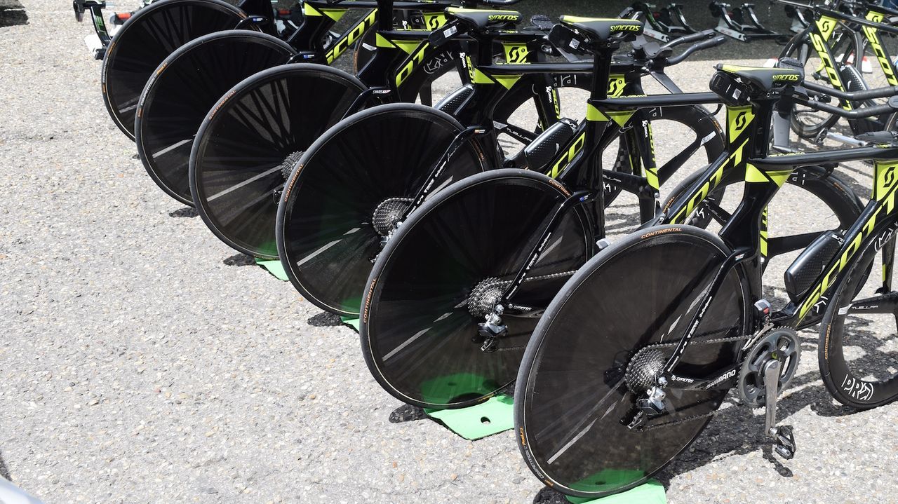 The entire Orica-Scott team ran, what appear to be, Lightweight Autobahn rear wheels