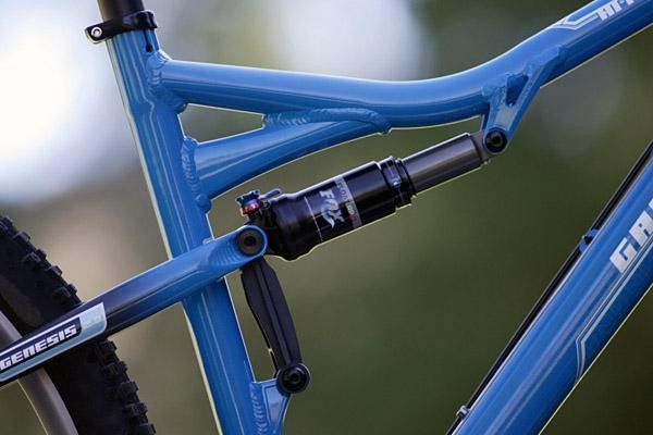 A simple, single pivot design graces the Hi Fi 29er.