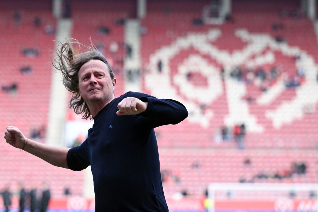 Mainz' Danish head coach Bo Henriksen reacts prior to the German first division Bundesliga football match between 1 FSV Mainz 05 and SC Freiburg in Mainz, western Germany on March 15, 2025.