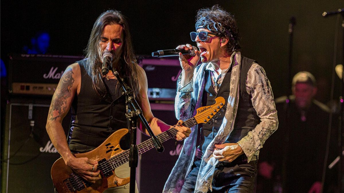 [L-R] Nuno Bettencourt and Gary Cherone