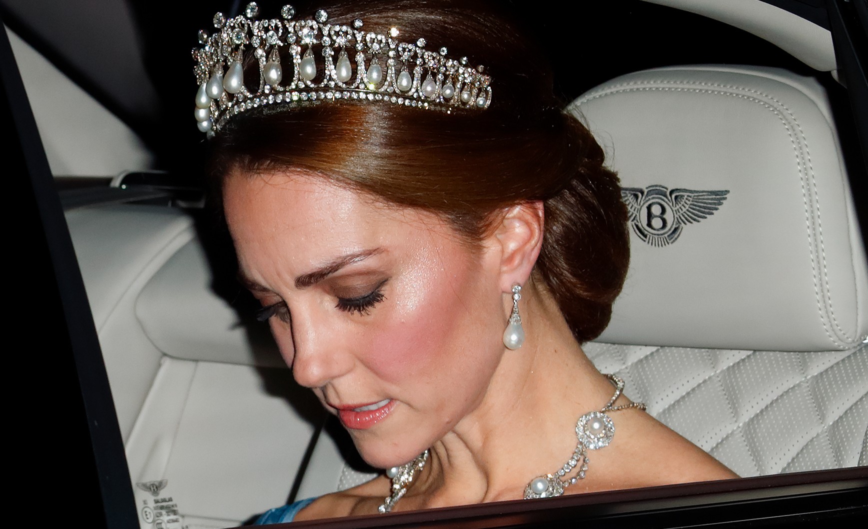 Kate wears fake jewels for Jubilee celebrations