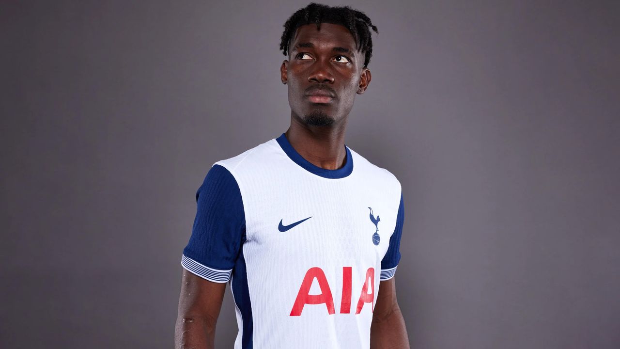 Nike Tottenham 2024/25 home kit