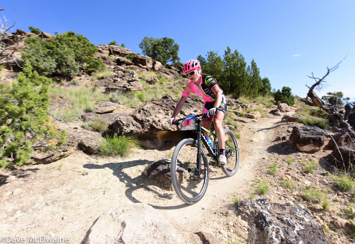 Rose Grant (Stan&rsquo;s NoTubes) chasing Katerina Nash early in the race