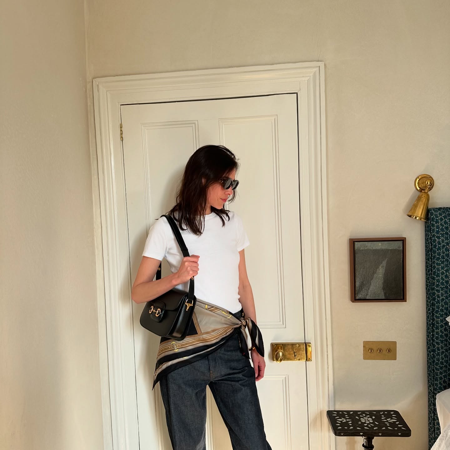 An image of @alexachung wearing a summer trend to wear with jeans.