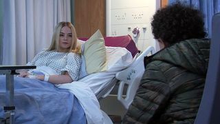 Simon visits Kelly in hospital