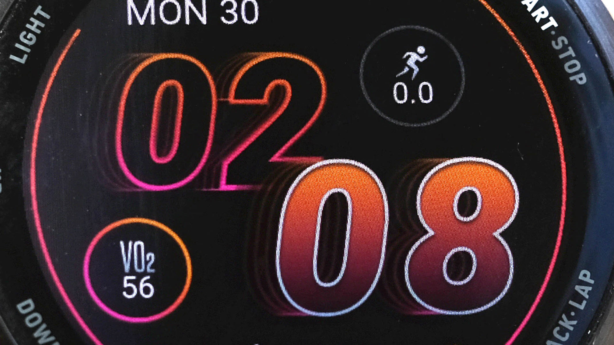 A close-up picture of the display in the Garmin Forerunner 570