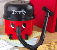 Skrivbordsdammsugaren Henry | 214 kronor hos Amazon