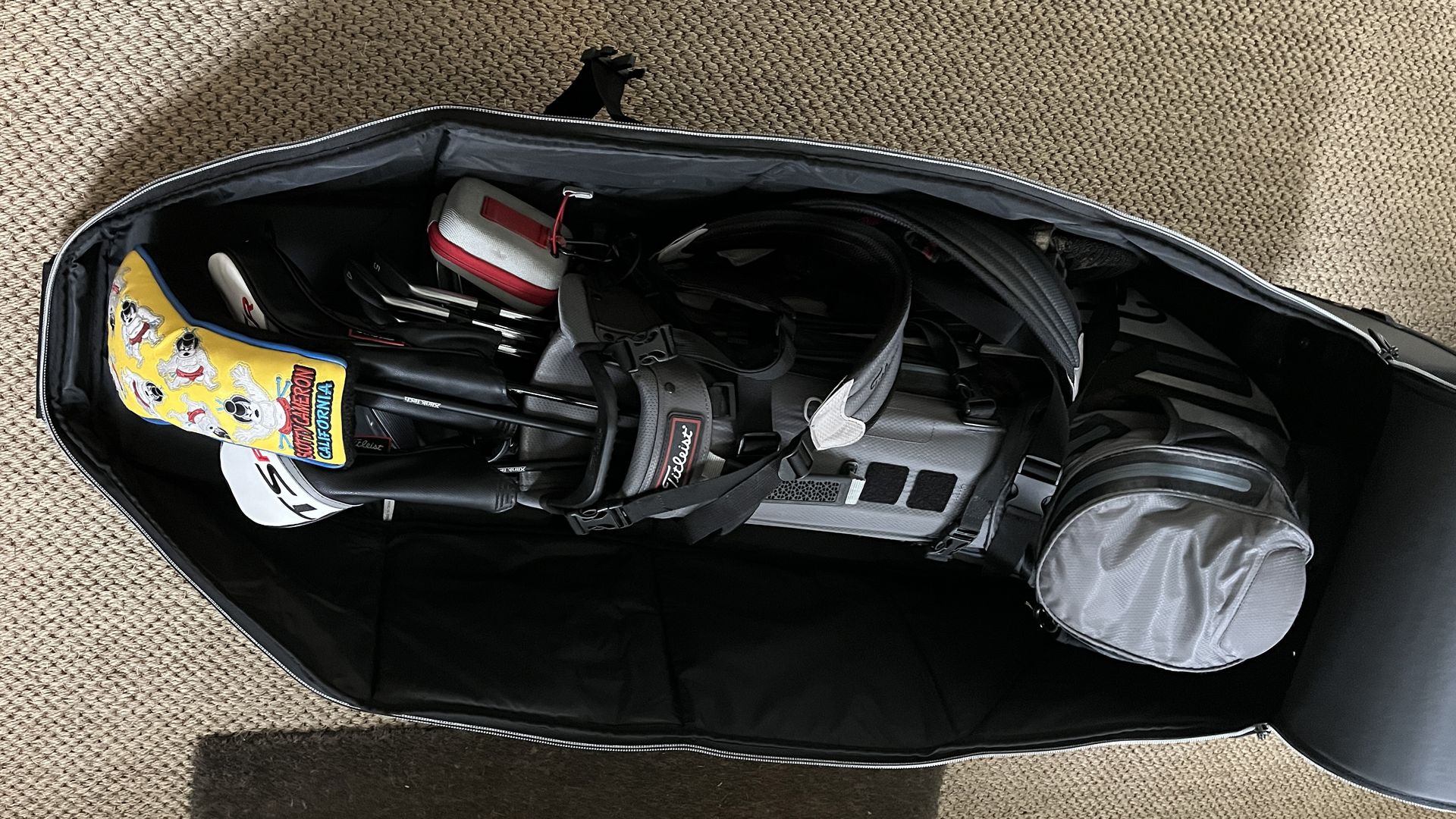 Motocaddy Flightsafe Travel Cover inside